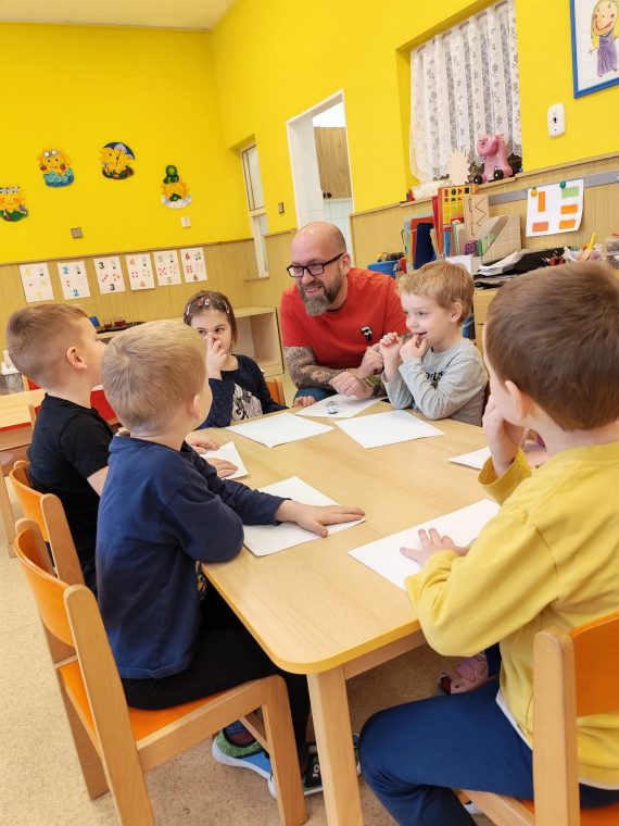 Hrajeme si s robotem